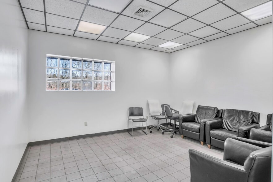 More Photos Of 253 Greenfield Rd, South Deerfield Auto Dealership For Sale