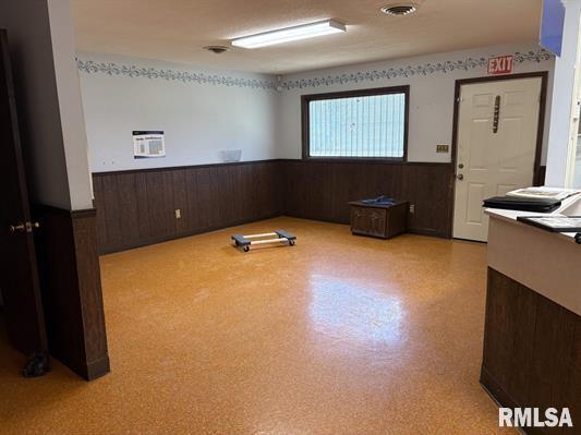 More Photos Of 3014 S Illinois Ave, Carbondale Veterinarian Kennel For Sale