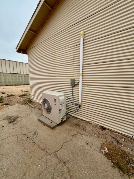 More Photos Of 608 N Meadow Ave, Odessa Light Manufacturing For Lease