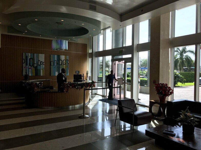 More Photos Of 175 SW 7th St, Miami Medical For Lease