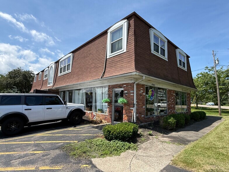 More Photos Of 4945 Southwestern Blvd, Hamburg Freestanding For Sale