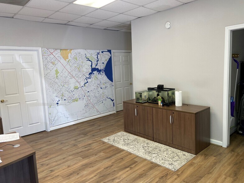More Photos Of 404 Newport Blvd, League City Office For Lease