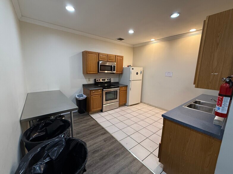 More Photos Of 636 Old Liverpool Rd, Liverpool Office For Sale