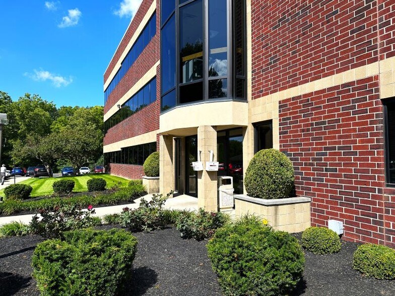 More Photos Of 6601 Centerville Business Pky, Centerville Medical For Lease