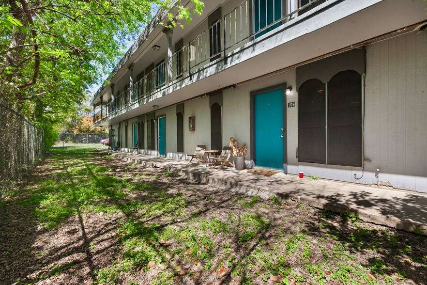 More Photos Of 8502 Dryfield Dr, Austin Apartments For Sale