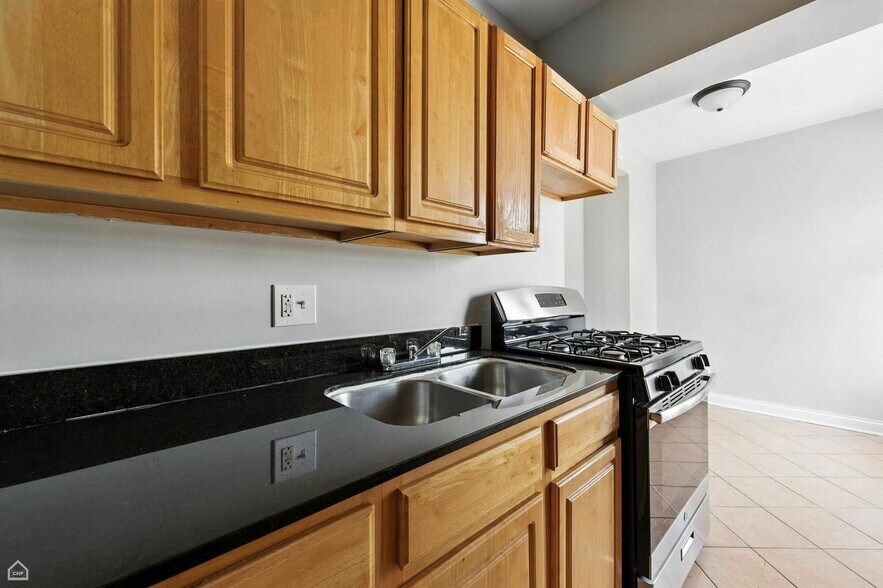 More Photos Of 7150 S Cornell Ave, Chicago Apartments For Sale