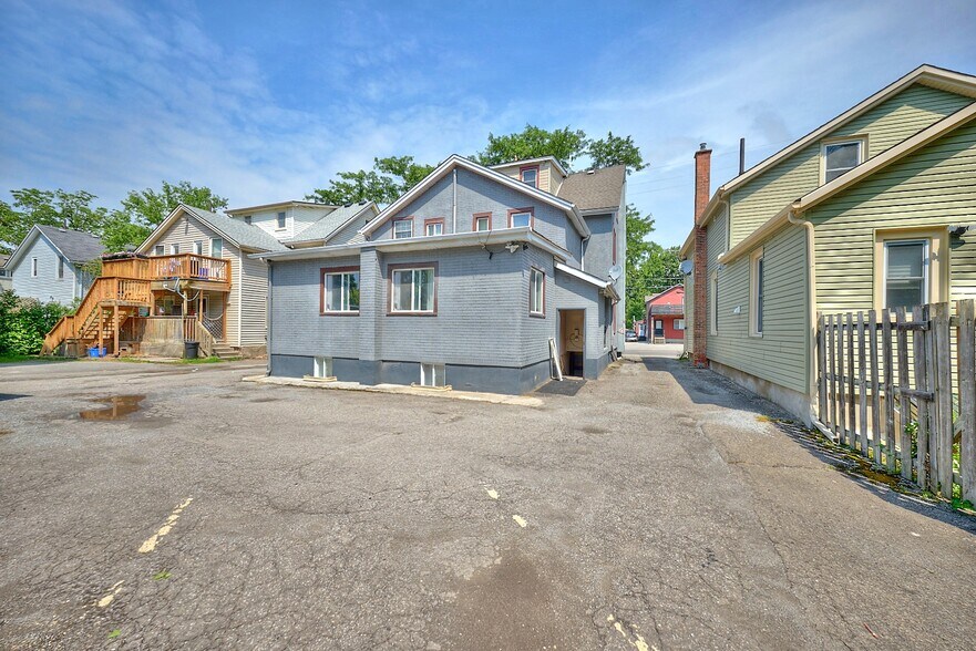 More Photos Of 50 Welland Av, St Catharines Apartments For Sale