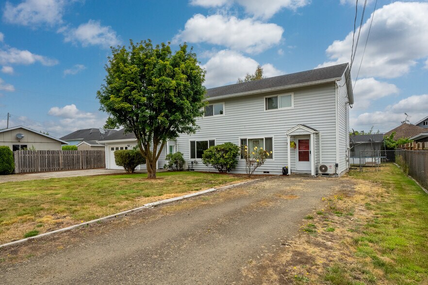 More Photos Of 1009-1011 Grove Ave, Tillamook Apartments For Sale