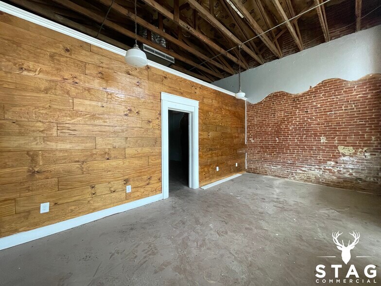 More Photos Of 208 S Main St, Aubrey Restaurant For Lease