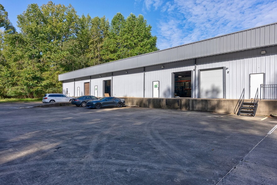 More Photos Of 328 Commerce Blvd, Bogart Warehouse For Sale