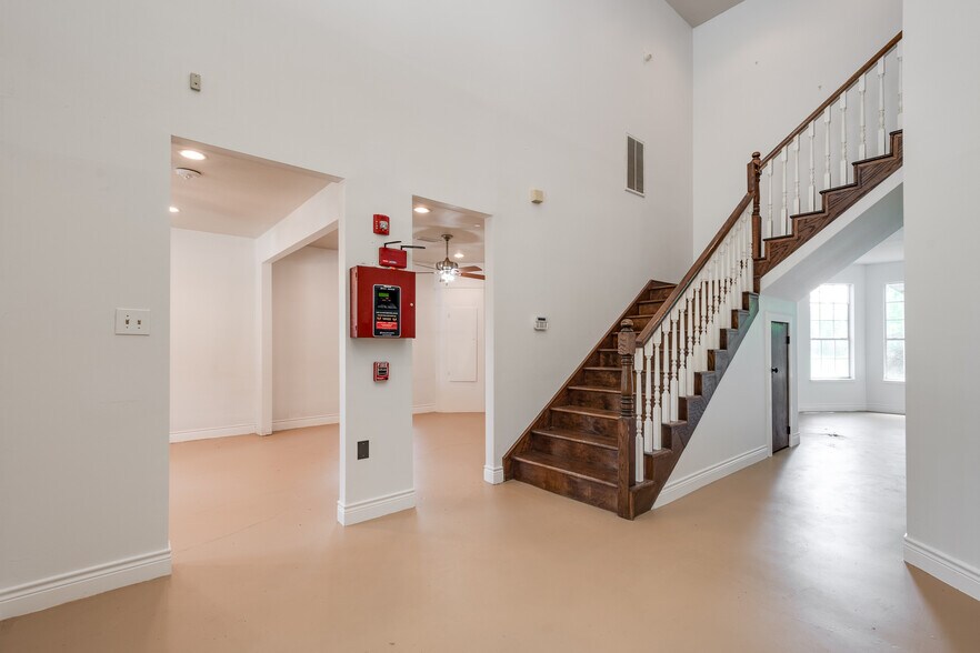 More Photos Of 16111 Porter Ln, Porter Flex For Sale