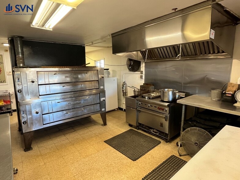 More Photos Of 500 Lark St, Geneva Freestanding For Sale