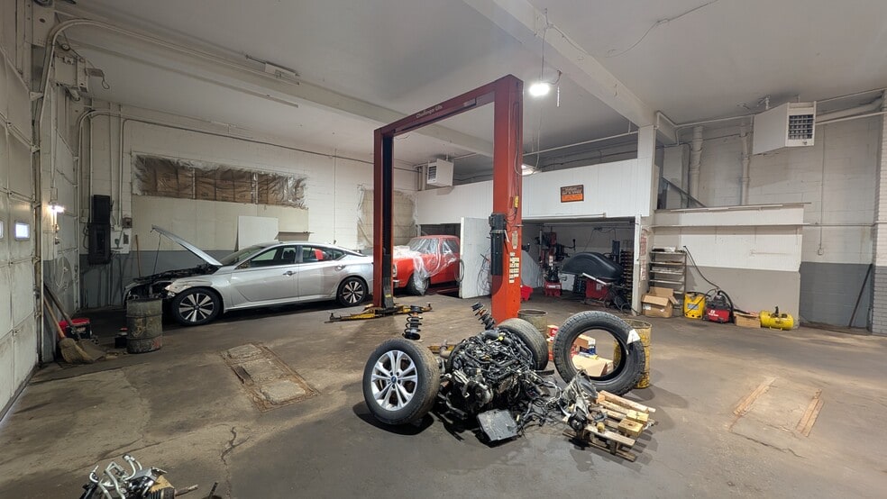 More Photos Of 1402 Prairie Ave, South Bend Auto Repair For Lease