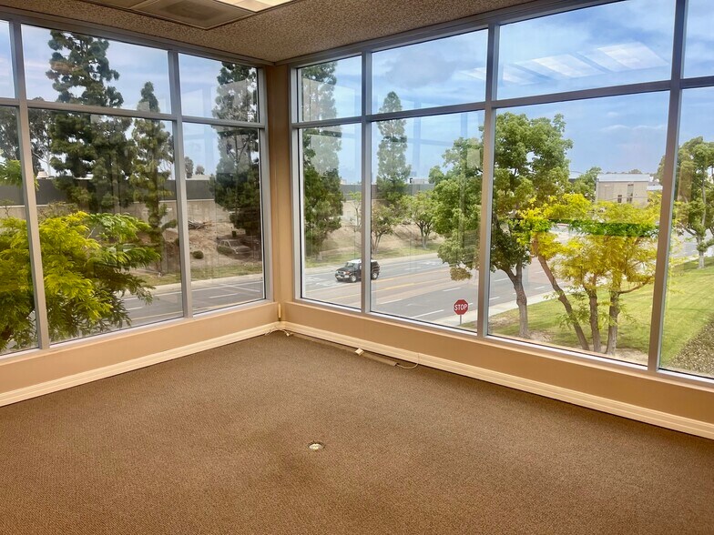 More Photos Of 15751 Rockfield Blvd, Irvine Medical For Lease