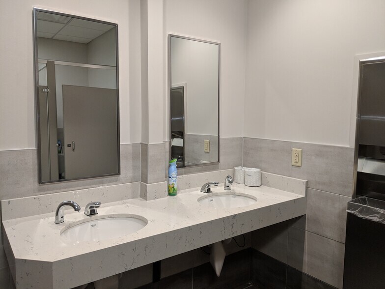 More Photos Of 4505 White Bear Pky, White Bear Lake Office For Lease