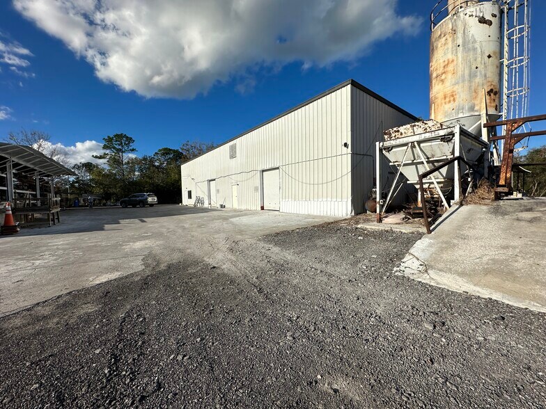 Primary Photo Of 18715 Colonial Dr, Orlando Warehouse For Lease