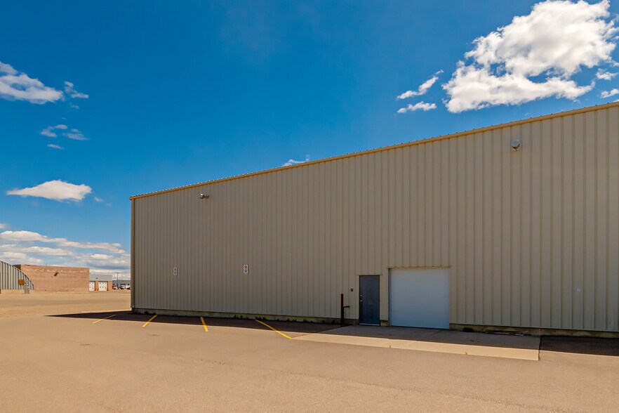 More Photos Of 4309 8th Ave, Lethbridge Warehouse For Lease