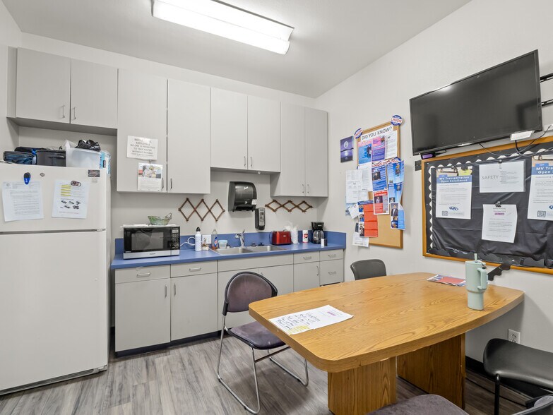 More Photos Of 504 W 7th St, Hanford Freestanding For Sale