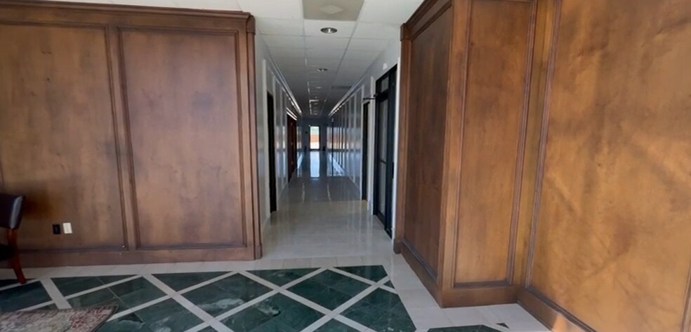 More Photos Of 11011 Jones Rd, Houston Office For Sale