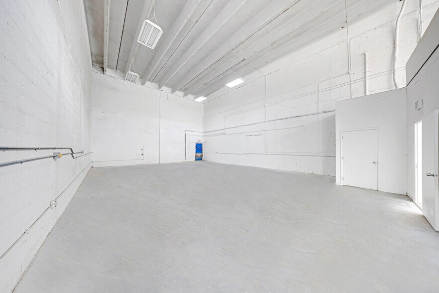 More Photos Of 1373 NW 97th Ave, Miami Unknown For Lease