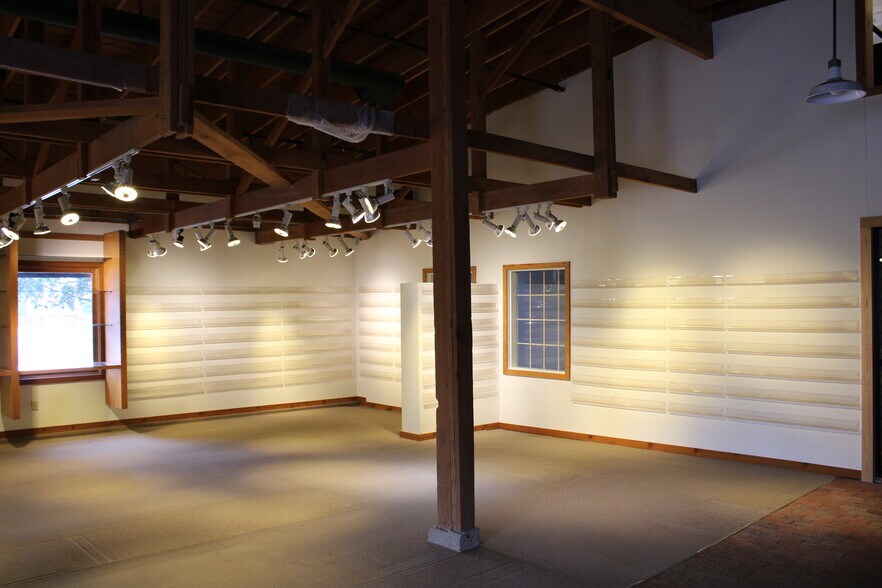 More Photos Of 310-340 Water St, Excelsior Freestanding For Lease