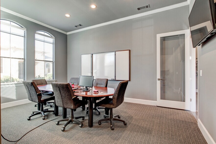 More Photos Of 8821 Davis Blvd, Keller Medical For Lease