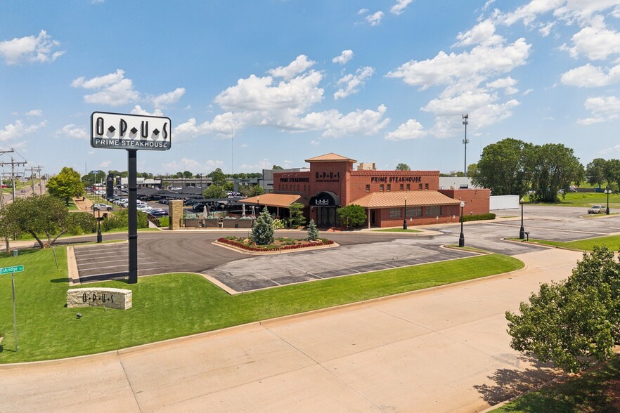More Photos Of 800 W Memorial Rd, Oklahoma City Restaurant For Sale