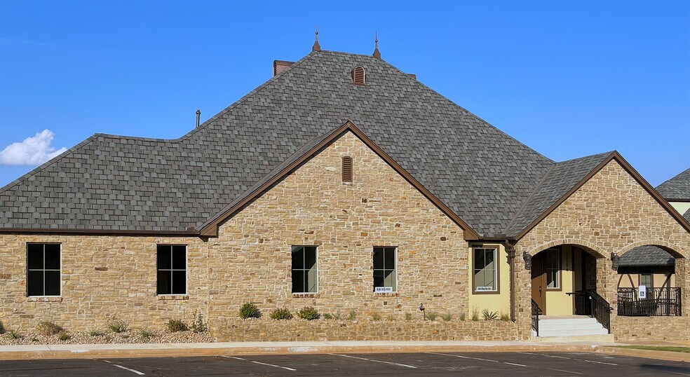 More Photos Of 13194 N MacArthur Boulevard, Oklahoma City Office For Sale
