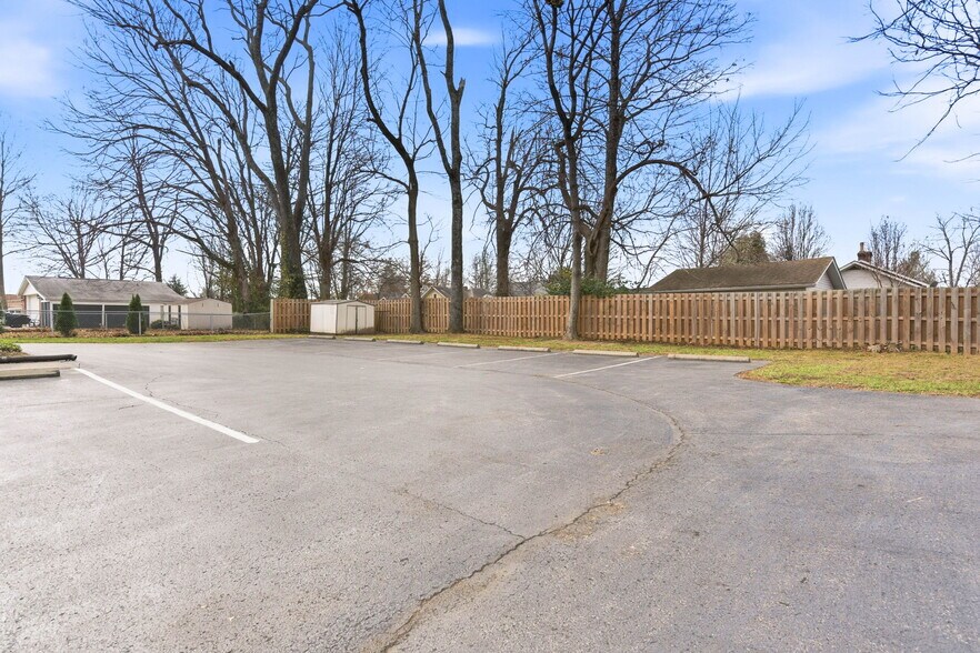 More Photos Of 3208 College Dr, Louisville Office For Sale