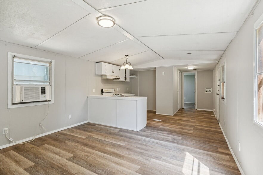 More Photos Of 9314 Beeler Ct, Bon Aqua Manufactured Housing Mobile Home Park For Sale