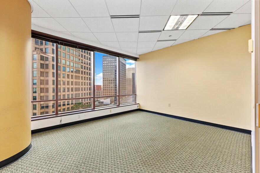 More Photos Of 1100 Alakea St, Honolulu Office For Sale