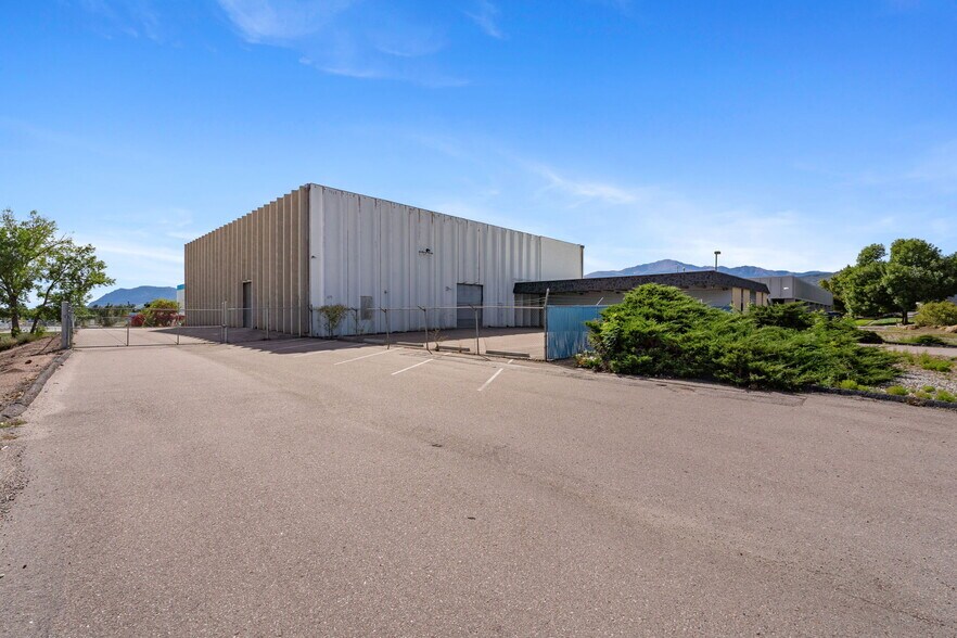 More Photos Of 675 Elkton Dr, Colorado Springs Distribution For Lease