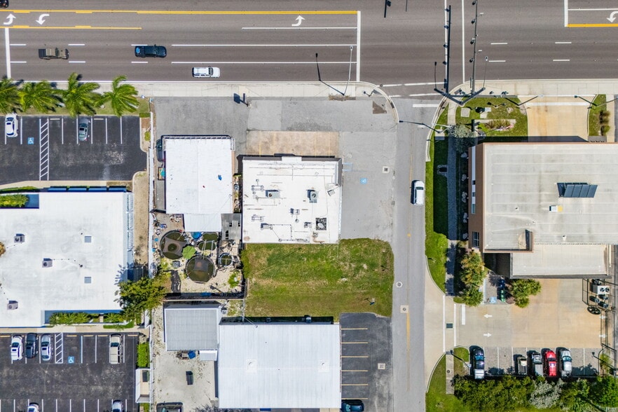 More Photos Of 3090 Bee Ridge Rd, Sarasota Convenience Store For Sale