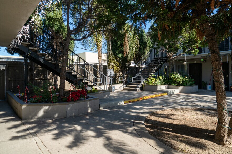 More Photos Of 2109 E Westport Dr, Anaheim Apartments For Sale