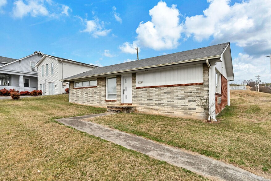 More Photos Of 973 W Main St, Abingdon Specialty For Sale