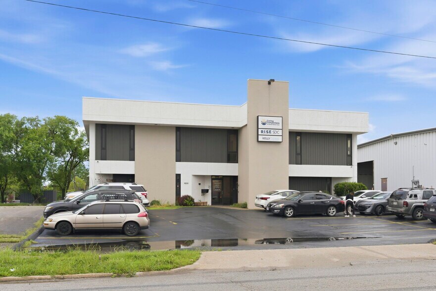 More Photos Of 1331 N Stewart Ave, Springfield Medical For Sale