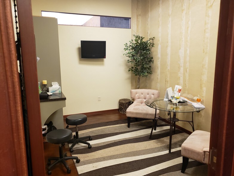 More Photos Of 7525 S Union Park Ave, Sandy Bank For Sale
