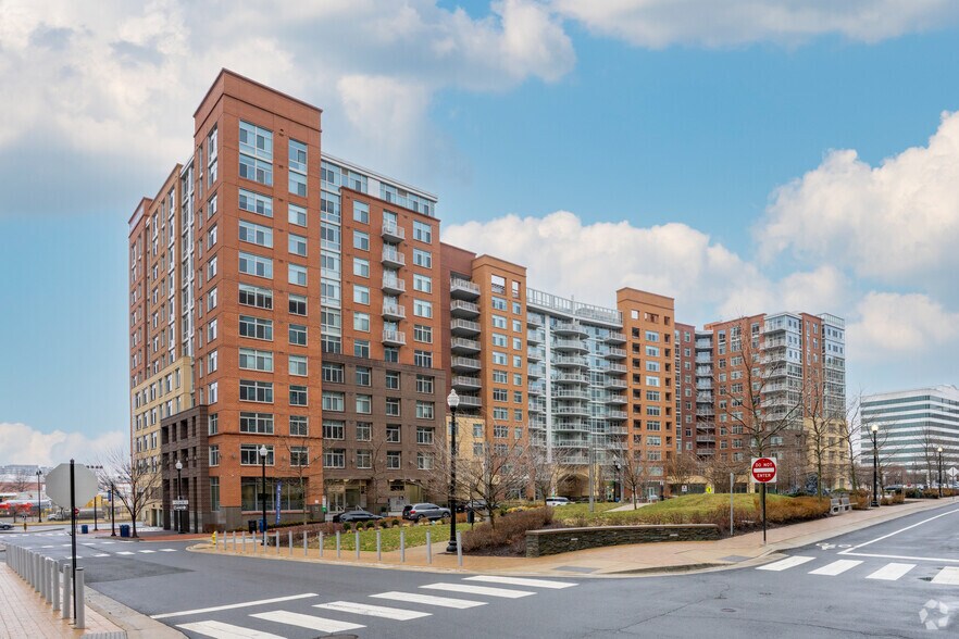 Primary Photo Of 3400 S Clark St, Arlington Apartments For Lease