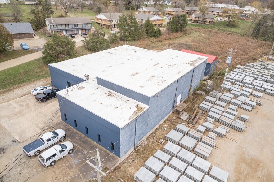 More Photos Of 519 Benham St, Bonne Terre Light Manufacturing For Sale