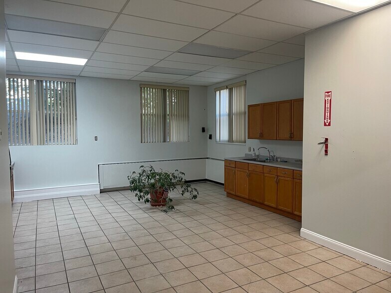 More Photos Of 14 Beach St, Rockaway Light Manufacturing For Lease