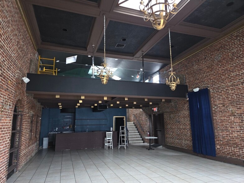 More Photos Of 286 Main St, Port Washington Restaurant For Lease