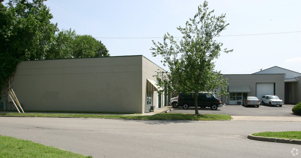 More Photos Of 1311-1329 Redgate Ave, Norfolk Light Manufacturing For Lease