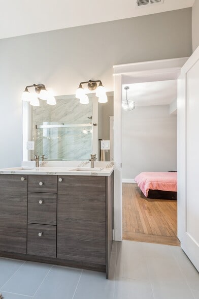 More Photos Of 1535 W Estes Ave, Chicago Multifamily For Sale