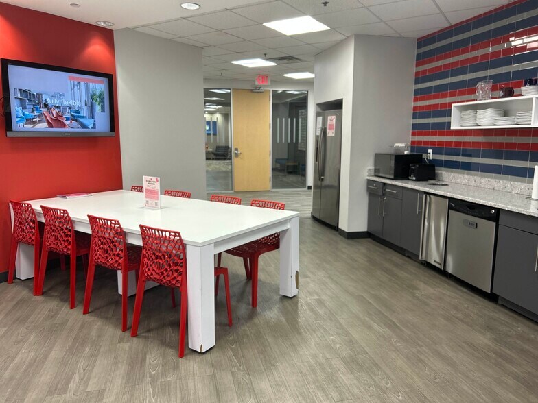 More Photos Of 450 E 96th St, Indianapolis Coworking Space