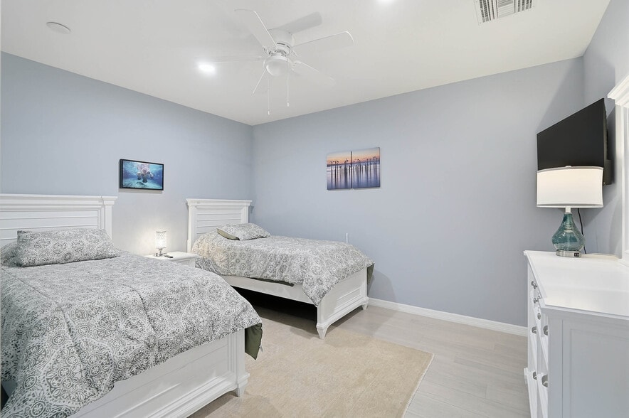 More Photos Of 2160 Gulf Gate Dr, Sarasota Storefront For Sale