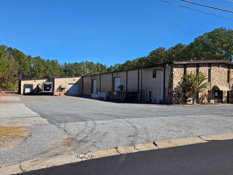 More Photos Of 318 Bell Park Dr, Woodstock Distribution For Lease