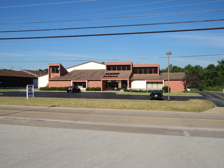 More Photos Of 260 Victoria Rd, Youngstown Warehouse For Lease
