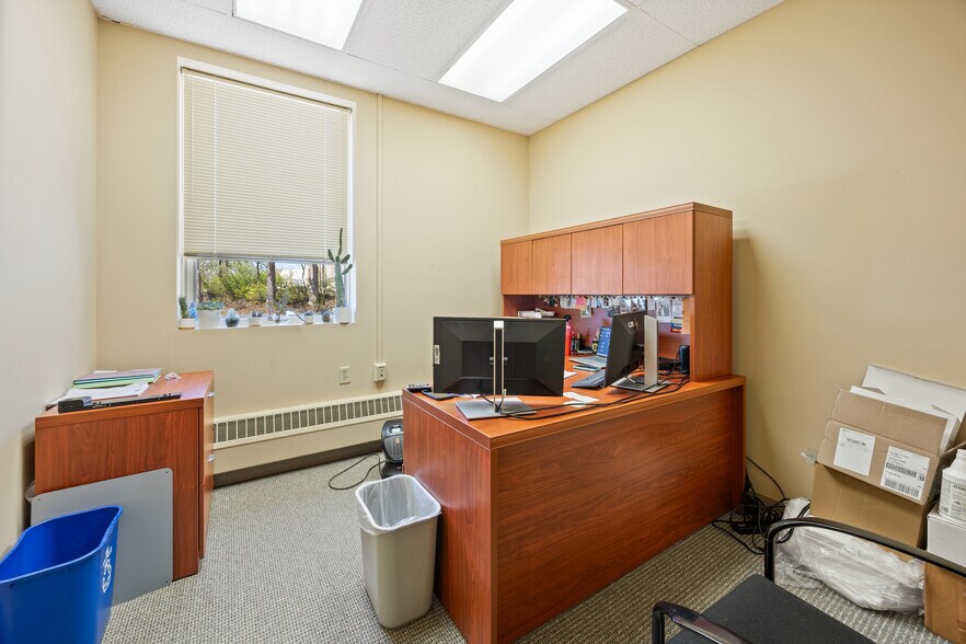 More Photos Of 19 Lunar Dr, Woodbridge Medical For Lease