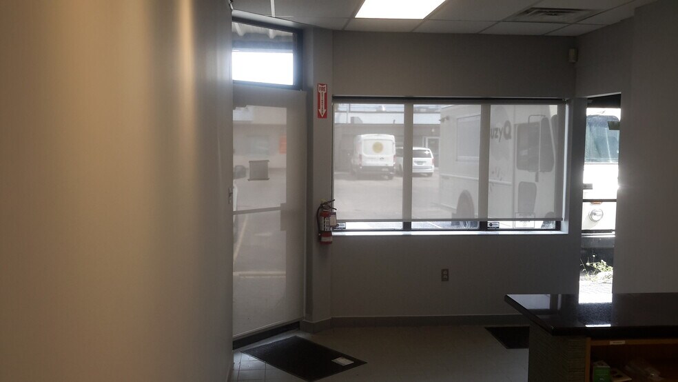 More Photos Of 854 Boyd Ave, Ottawa Warehouse For Lease