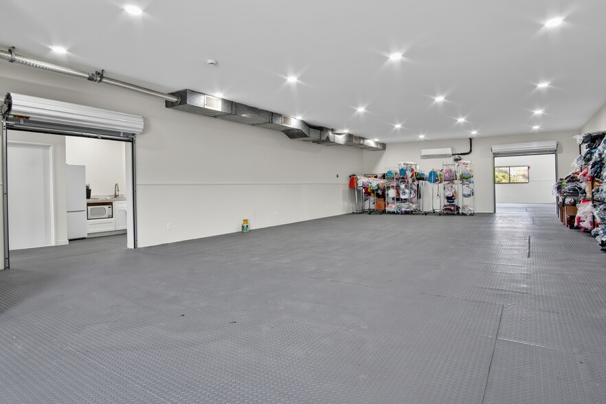 More Photos Of 10650-10658 Burbank Blvd, North Hollywood Food Processing For Lease